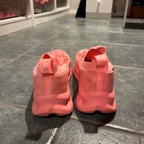 On Clouds designer inspired Coral Athletic Shoes - Picture 5 of 8